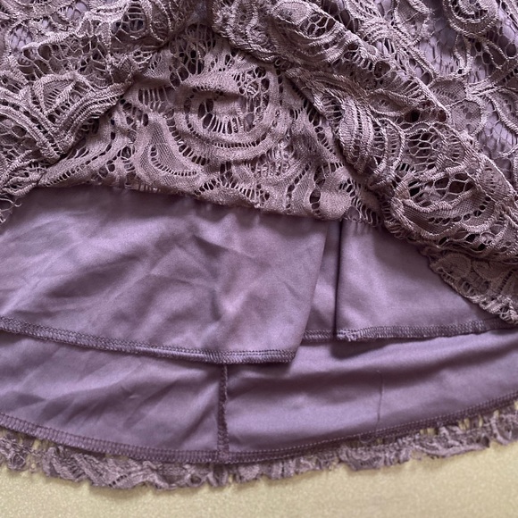 Lavender Brown Thick Lace Detailing Flowy Tank Top - Picture 2 of 5